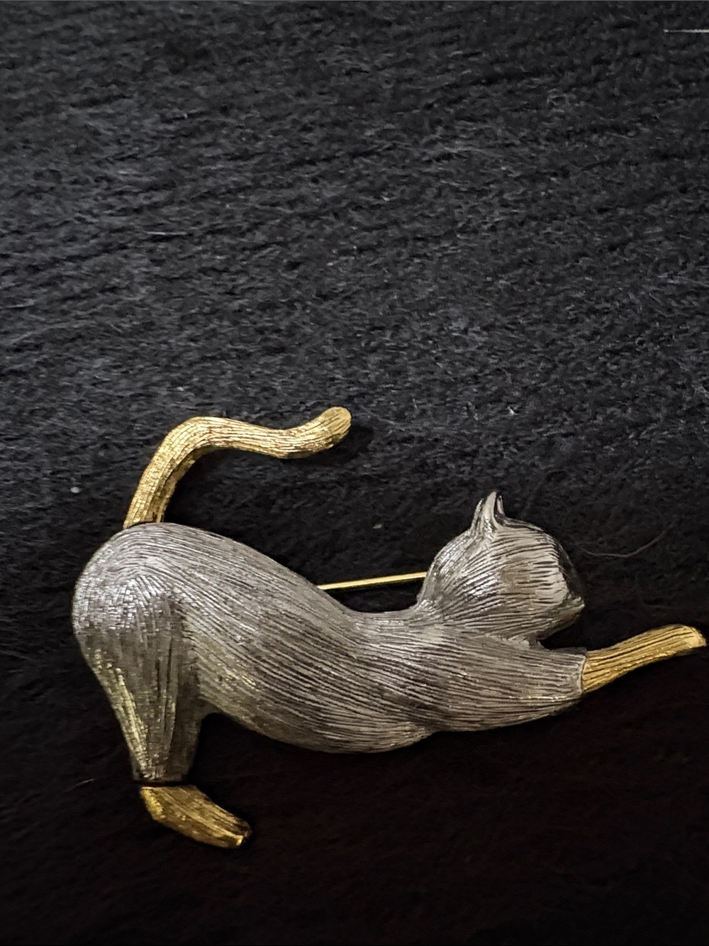 Vintage Two-Tone Stretching Cat Brooch Pin in Silver and Gold